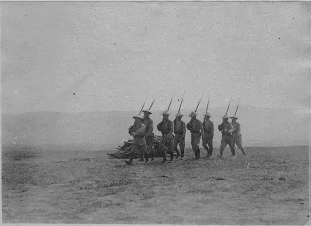 Năm 1916, lính An Nam tại chiến trường Hy Lạp xa xôi.Các bức ảnh vượt thời gian của binh lính Việt trong thế chiến thứ nhất đã để lại nhiều ấn tượng mạnh mẽ.