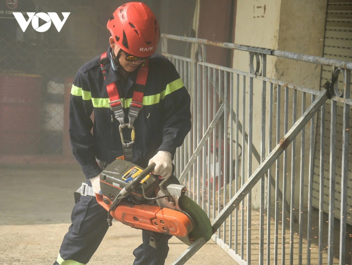 Việc tổ chức thực tập này cũng là điều kiện giúp cho lực lượng cảnh sát phòng cháy chữa cháy triển khai đội hình, kỹ năng, thao tác phòng cháy chữa cháy tại cơ sở”, Trung tá Lê Văn Lưu cho biết.
