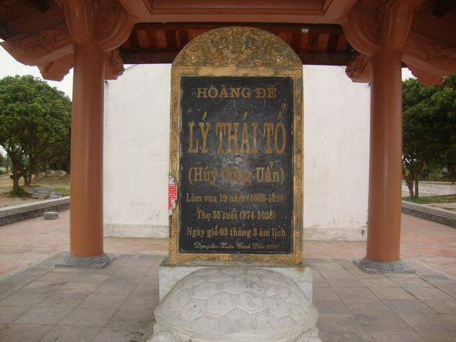 Sau khi qua đời, Lý Công Uẩn được an táng ở Thọ Lăng tại phủ Thiên Đức (Bắc Ninh), truy tôn miếu hiệu là Thái Tổ, thụy hiệu Thần Vũ hoàng đế.