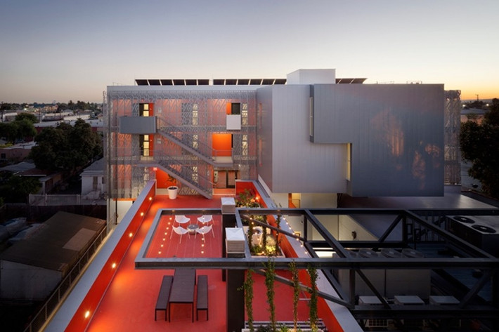 Đoạt giải thưởng về chung cư là khu chung cư ở phố 28 (28th Street Apartments), Mỹ.