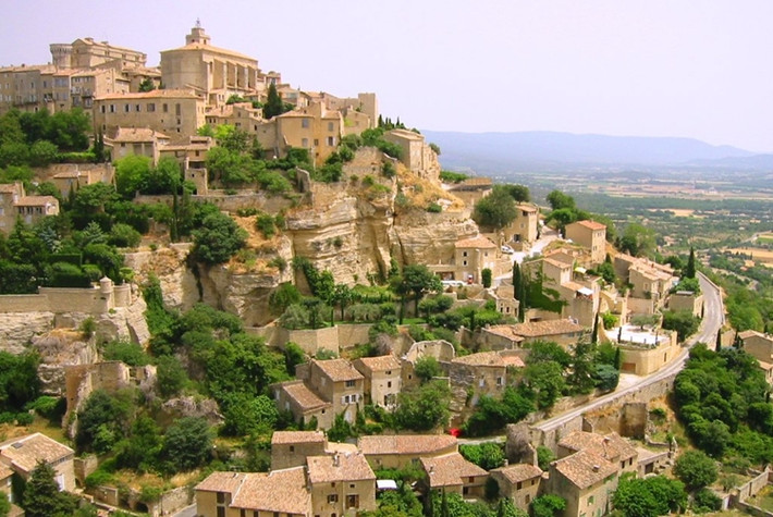 1. Thị trấn Gordes, Pháp: Một điểm đến hấp dẫn của các chính trị gia và giới nghệ sĩ. Thị trấn xinh đẹp này nằm trên một trong những sườn đồi có phong cảnh đẹp nhất của xứ Provence.