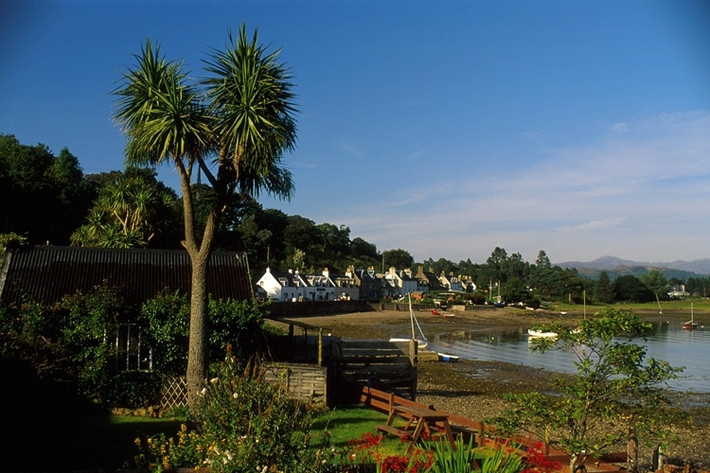 7. Plockton , Scotland: Plockton được mệnh danh là “Hawaii của Scottland”.