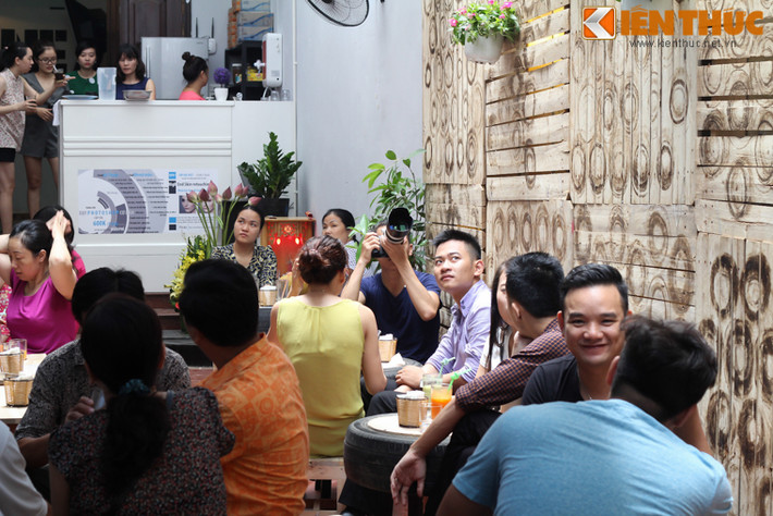 Ngay tại đây còn có một studio chuyên nghiệp do chính Trung Sửu và những người bạn của anh mở ra để nhận thực hiện những bộ ảnh theo yêu cầu của khách.