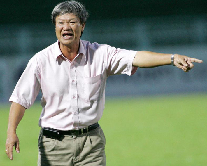 HLV Lê Thụy Hải là một nhân vật khác thẳng thừng khẳng định: "Không nên nói cầu thủ bán độ". Trả lời báo chí, vị HLV nổi tiếng với sự khắt khe này lấy tư cách từng là cầu thủ cho biết: "Nếu mình đá 1-2 trận mà được tâng bốc quá thì mình sẽ muốn hay mãi. Nếu mọi việc thuận lợi thì không sao nhưng nếu không thuận, tất cả sẽ đổ vỡ nhanh chóng".