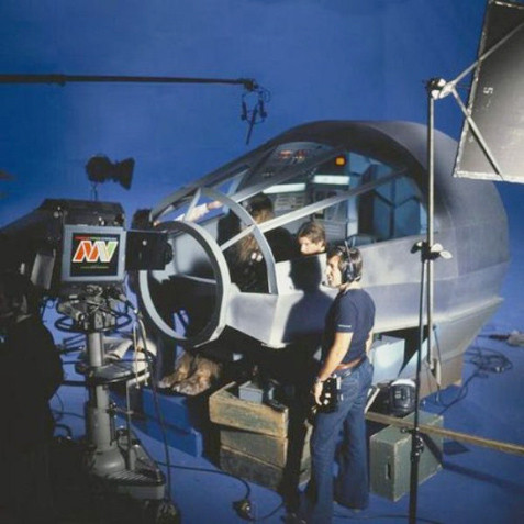 Một cảnh làm phim Star Wars, trong ảnh là cảnh quay với tàu vũ trụ "Millennium Falcon".