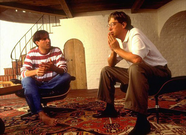 Steve Jobs tán gẫu với Bill Gates, ảnh chụp năm 1991.