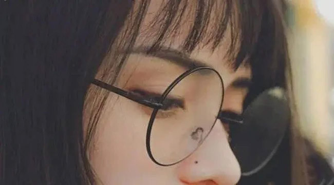 gười có nốt ruồi trên mũi cần lên kế hoạch chi tiêu cẩn thận để không bị hao tài. Tuy nhiên, nếu trên mũi có nốt ruồi hoặc vết sẹo thì tài chính của người đó thường bị tổn hại, dù có làm việc chăm chỉ cũng không có cơ hội kiếm được nhiều tiền.