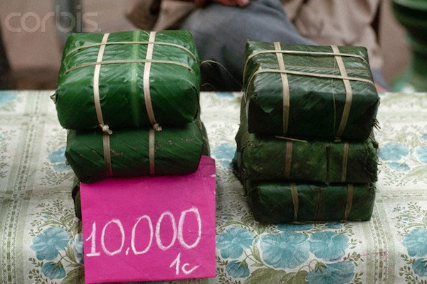 Màu sắc ảnh chụp từ máy phim với những đồ vật, hình ảnh chỉ còn trong quá khứ, tạo một cảm giác xưa cũ, gần gũi. Bức ảnh bánh chưng tuy rất giản dị cũng được hơn 500 người chia sẻ và trên 2000 lượt thích.