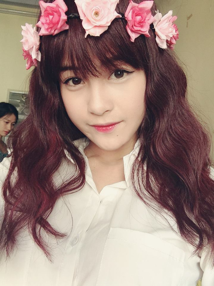 Cô bạn xinh đẹp thường xuyên nhận được những lời mời chụp ảnh thời trang và cũng đảm nhận một vài vai diễn trong các MV ca nhạc.