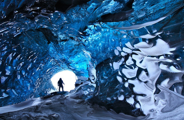 Svinafellsjkull là dòng sông băng nổi tiếng ở Iceland bởi vẻ đẹp lộng lẫy và trong vắt như pha lê.