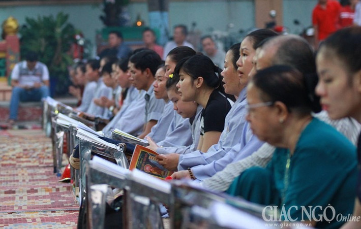 Đạo tràng tụng kinh Vu lan - Báo hiếu mùa Vu lan đông đúc.