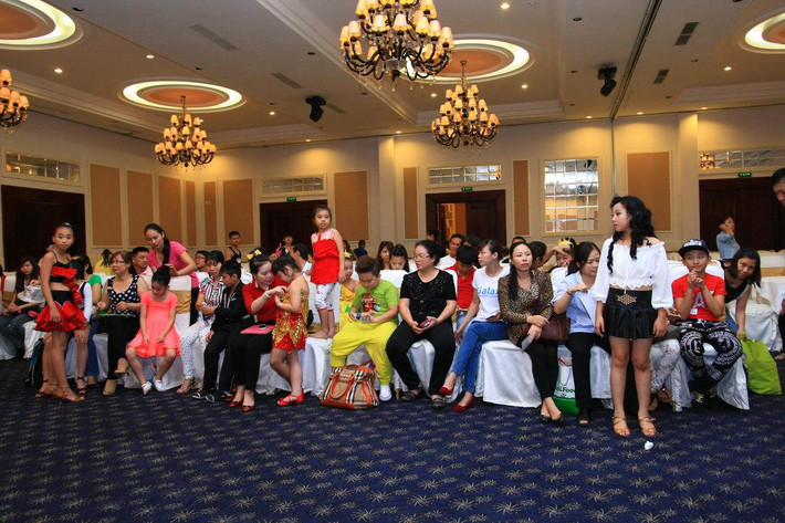 Phòng sơ tuyển của The Voice Kids mùa này cũng thu hút đông đảo các thí sinh nhí cùng phụ huynh. Tuy nhiên, nhiều người lo lắng, "công nghệ" gây scandal thu hút sự chú ý của khán giả sẽ tấn công một cách thiếu lành mạnh và thế giới hồn nhiên của trẻ. Và sẽ lấy gì để đảm bảo cho một mùa The Voice Kids "sạch" như chương trình đã cố gắng trong năm 2013.
