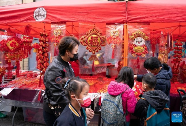 Khu phố Tàu ở San Francisco (Mỹ) nhộn nhịp khách mua sắm. Ảnh: Tân Hoa Xã