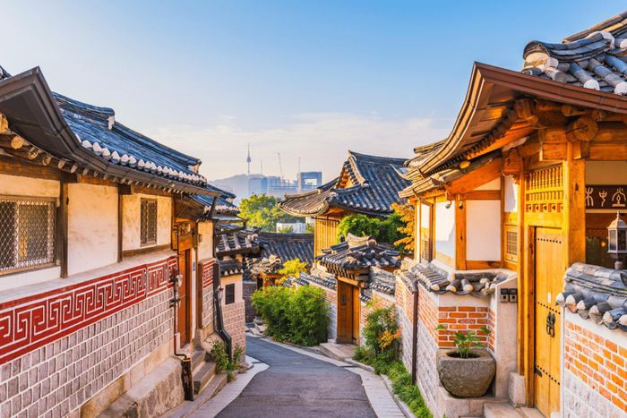 Để chọn ra top 15 thành phố du lịch hàng đầu châu Á, độc giá đánh giá các thành phố dựa trên tiêu chí về địa điểm tham quan, văn hóa, ẩm thực, sự mến khách, mua sắm và giá trị tổng thể.