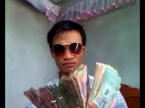 Sau "đắng lòng", "đắng... à mà thôi", việc xuất hiện và gây xôn xao của ca sĩ Lệ Rơi đã khiến tên của anh chàng này trở thành một phần trong câu nói cửa miệng của giới trẻ. "Đắng lòng lệ rơi", là câu cửa miệng khi các bạn trẻ ở trong tình cảnh bị thua thiệt, thất bại hay đang buồn chán về một chuyện nào đó...
