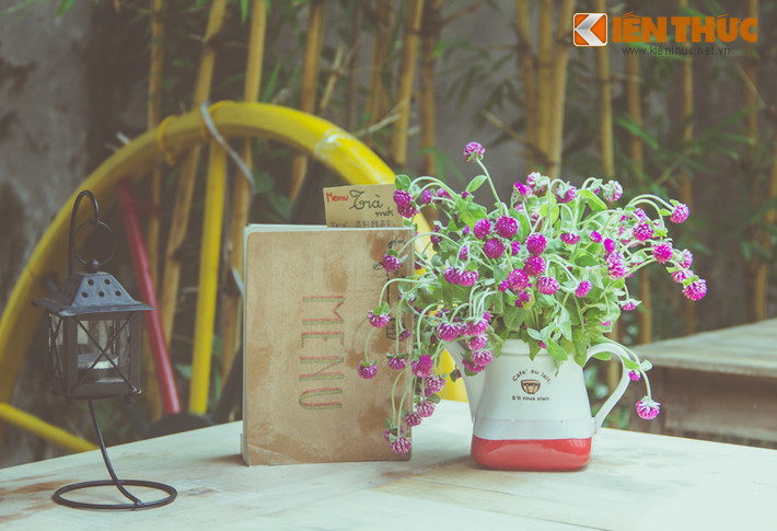 Với sự phong phú về không gian và những thiết kế đậm chất mộc mạc nhưng vẫn cá tính, Cafe nhà 41 không chỉ là một nơi yên tĩnh để thư giãn mà đến đây, những người thích và đam mê nhiếp ảnh có thể tìm ra nhiều góc chụp nghệ thuật.