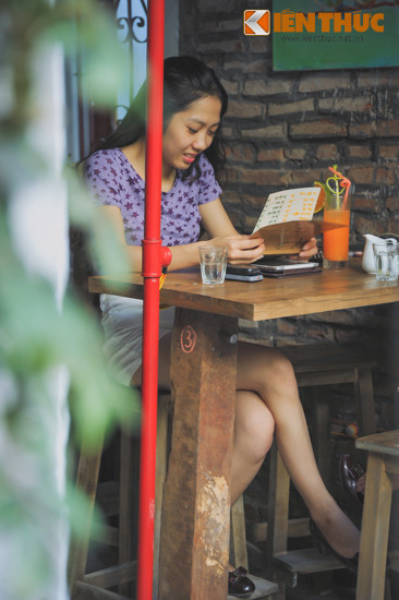 Được biết, chị Ánh là một người mê nhiếp ảnh. Chính chị là người chụp hầu hết những bức ảnh về quán Cafe nhà 41 và ngoài thời gian dành cho quán và gia đình thì thú vui duy nhất của chị đó là chụp ảnh. Chị cũng mong rằng Cafe nhà 41 sẽ là điểm đến với các bạn muốn khám phá và thích chụp ảnh đến để cùng giao lưu, chia sẻ về những kỹ năng chụp.