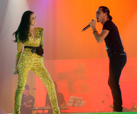 Anh Khoa đầy “lửa” khi song ca cùng Hồ Ngọc Hà.