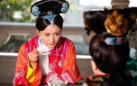 Tuy nhiên, trong lịch sử cũng có những nữ nhân không sinh được con cho Hoàng thượng nhưng vẫn nhận được sự kính trọng và quý mến. Một trong số đó là Đôn Di Hoàng Quý Phi.