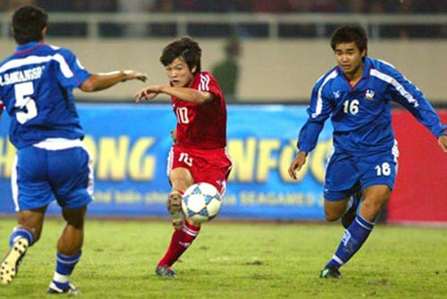 Tại bán kết Sea Games 22, trên SVĐ Mỹ Đình, ĐT Việt Nam gặp Malaysia và nhanh chóng có được 3 bàn thắng. Tuy nhiên sau đó các cầu thủ lại để đội bạn gỡ hòa rất dễ dàng với những tình huống hết sức ngớ ngẩn. Bàn thắng gây tranh cãi nhất trong đó là của thủ môn Malaysia. Anh phát bóng bay thẳng vào lưới của thủ môn Thế Anh.