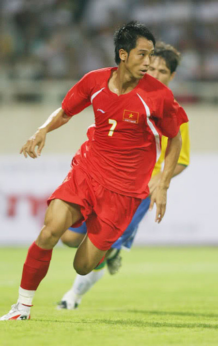 Cuối tháng 12/2008, cũng nhờ thành tích vô địch AFF Cup, anh được bình chọn vào tốp 10 vận động viên tiêu biểu toàn quốc. Ảnh dùng trong bài: VFF/TTVN/TTO/ANTĐ.