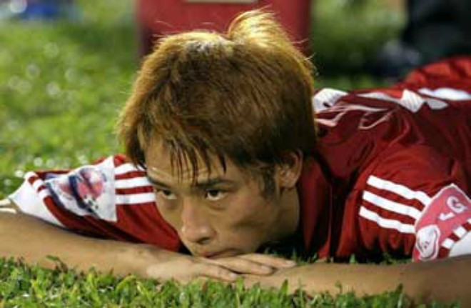 Giải đấu giao hữu JVC trước thềm Sea Games 2003 diễn tại Việt Nam, ngay trận đầu tiên, ĐT U23 Việt Nam đã thua Thân Hoa Thượng Hải của Trung Quốc 1-2 và một số cầu thủ đã dính vào nghi án bán độ. VFF sau đó tìm ra bằng chứng cụ thể, treo giò cầu thủ Vũ Như Thành 5 năm. Được 1 năm, Như Thành được giảm án phạt xuống còn 2 năm rưỡi.