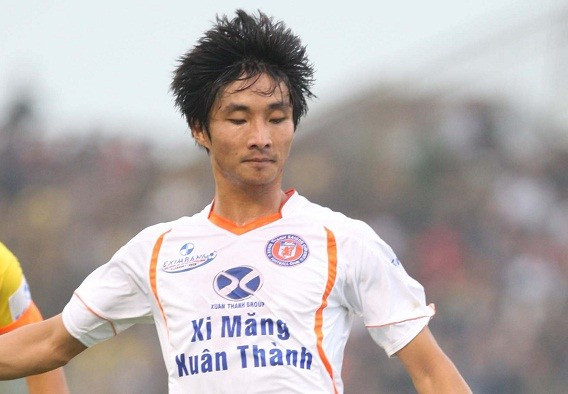 Tại giải bóng đá U21 quốc tế do báo Thanh Niên tổ chức năm 2010, phút 38 trong trận đấu giữa U19 Việt Nam và U21 Singapore, trung vệ Phan Lưu Thế Sơn bất ngờ xoay người đá thẳng bóng về lưới nhà từ cự ly khoảng 40m. Thế Sơn dính nghi án bán độ, bị HLV hắt hủi. Sự nghiệp của cầu thủ này sau đó cũng gặp muôn vàn bất trắc.