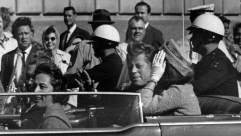 Khoảnh khắc Tổng thống Kennedy vài phút trước khi bị bắn .