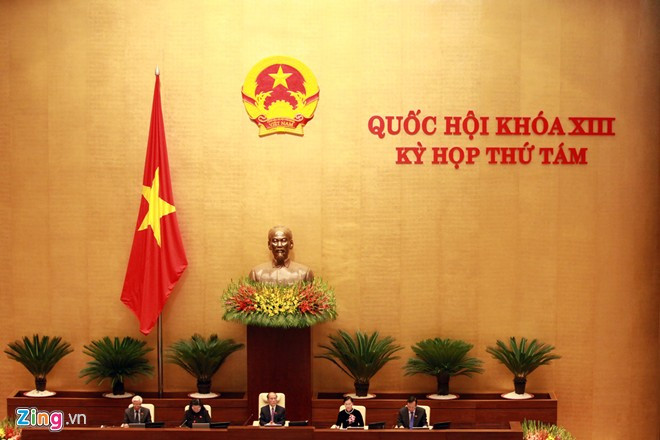 Trình bày báo cáo về tình hình kinh tế - xã hội năm 2014 và nhiệm vụ năm 2015, Thủ tướng Nguyễn Tấn Dũng cho rằng, nợ xấu còn cao, xử lý còn chậm, việc huy động các nguồn lực cho đầu tư phát triển chưa đáp ứng yêu cầu, thị trường chứng khoán phát triển chưa vững chắc...