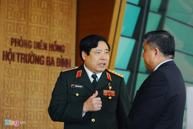 Tại kỳ họp, ngoài các nội dung về tình hình kinh tế - xã hội năm 2014 và nhiệm vụ năm 2015; kết quả thực hiện ngân sách nhà nước năm 2014, dự toán ngân sách nhà nước và phân bổ ngân sách trung ương năm 2015... phần lớn nội dung làm luật là xem xét, thảo luận, quyết định sửa đổi nhiều dự án luật.