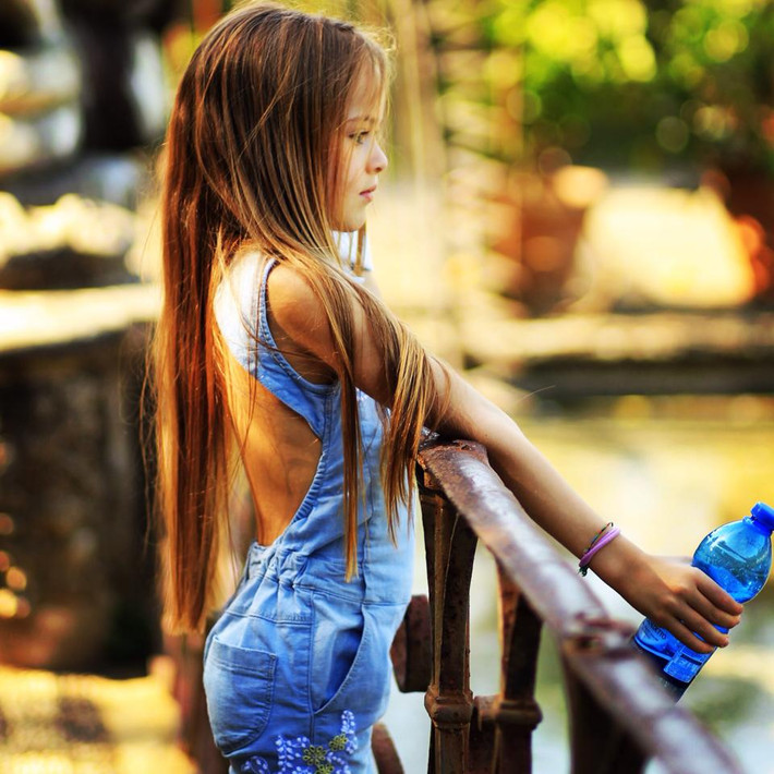 Được bố mẹ khích lệ rất nhiều, đến nay, dù mới 9 tuổi nhưng Kristina Pimenova đã trở thành gương mặt được xuất hiện trên một số tạp chí thời trang nổi tiếng.