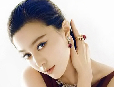 Thượng đình: từ chân tóc xuống đến chân mày, ứng với Thiên, xem trán. Người có trán cao rộng, rất tốt (quý tướng). Người có trán thấp nhưng rộng được coi là bình thường (nhân tướng). Người có trán hẹp, méo hay khuyết bị xem là xấu (khắc tướng).