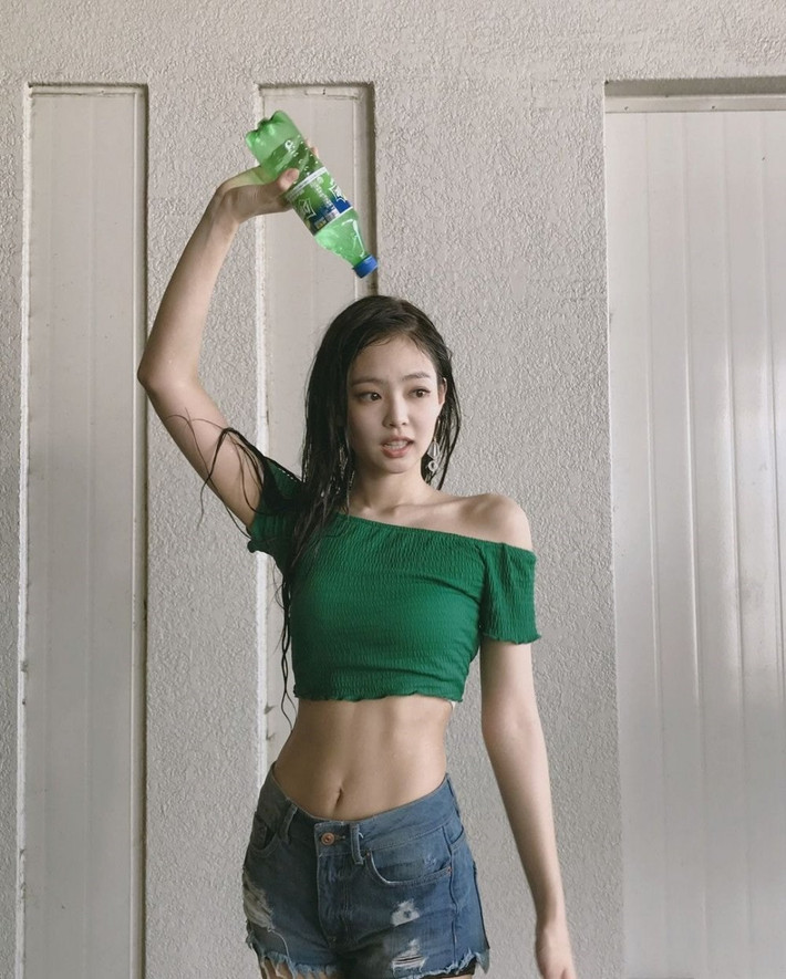 Trong tính cách những người phụ nữ có vòng eo thon nhỏ thường là người chăm chỉ khéo léo biết cách ứng xử trong cuộc sống. Bên cạnh đó, họ thường là người sáng suốt, tự tin, nhanh nhẹn, có mắt thẩm mỹ. Họ thích tình cảm đến tự nhiên, ghét sự gò bó. Lấy được người phụ nữ này, đàn ông có tự do tung chí lớn mà không lo bị vợ cản trở.