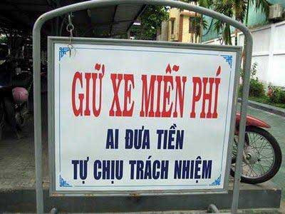 Hoặc cũng có những biển báo oái oăm mang tính hài hước là chính.