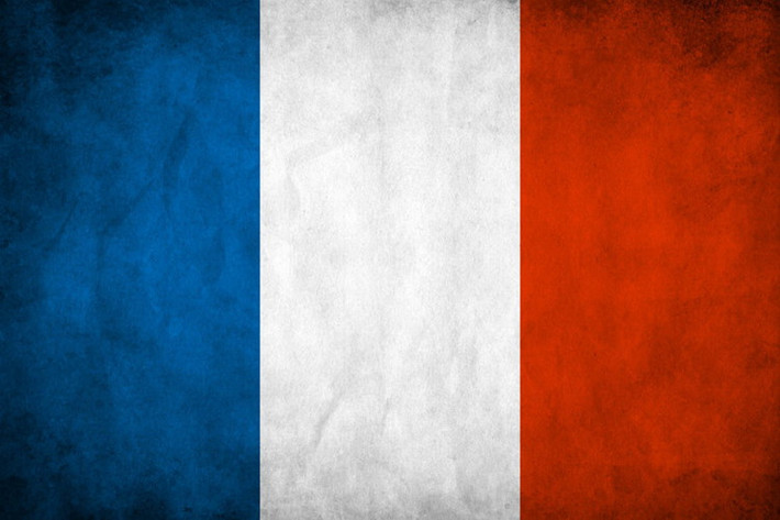 Quốc khánh nước Pháp là ngày 14/7/1789, khi những người dân Paris nổi dậy, đánh chiếm nhà tù Bastille, một biểu tượng của quyền lực phong kiến. Đây là sự kiện mở màn của cuộc Cách mạng Pháp, lật đổ chế độ quân chủ và các thể chế liên quan, đánh dấu một sự thay đổi vĩnh viễn trong lịch sử Pháp cũng như thế giới.