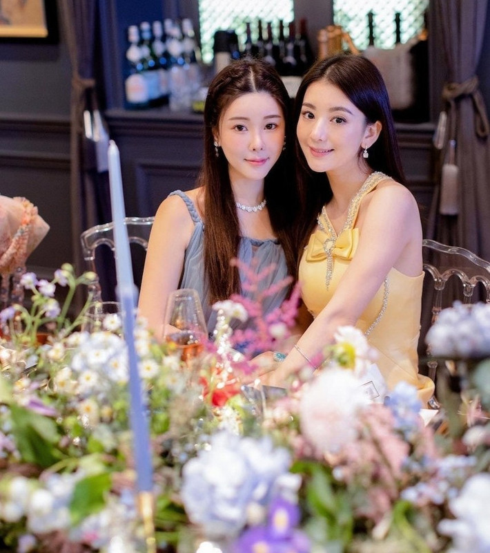 Với giới showbiz Hong Kong, Thái Thiên Phượng có mối quan hệ thân thiết với vợ chồng Quách Phú Thành - Phương Viện, Chân Tử Đan, Lâm Thịnh Bân. Trong đó, người mẫu Phương Viện là bạn thân của cô.