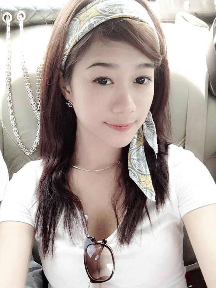 Ngay sau khi rời cuộc thi Queen Beauty 2014 với danh hiệu Người đẹp hình thể, Ngọc Bích tỏ ra khá bất bình với cơ chế giải thưởng và việc chấm giải của ban tổ chức.