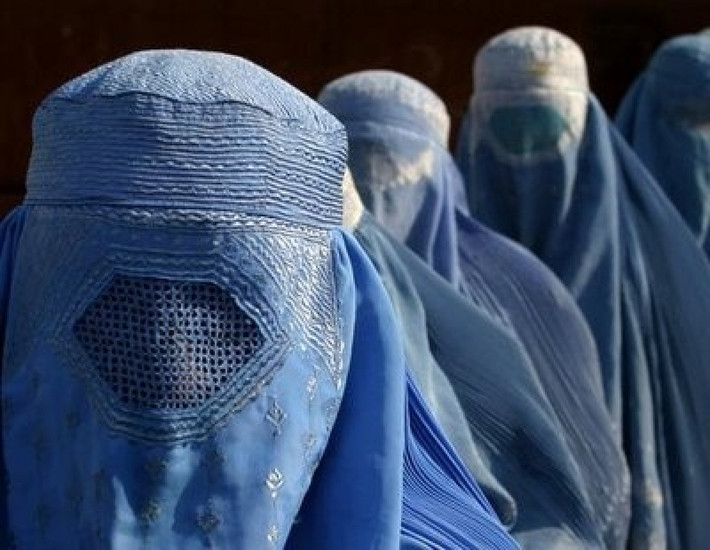 Còn đây là hình ảnh quen thuộc về phụ nữ Afghanistan mà chúng ta thấy ngày nay.