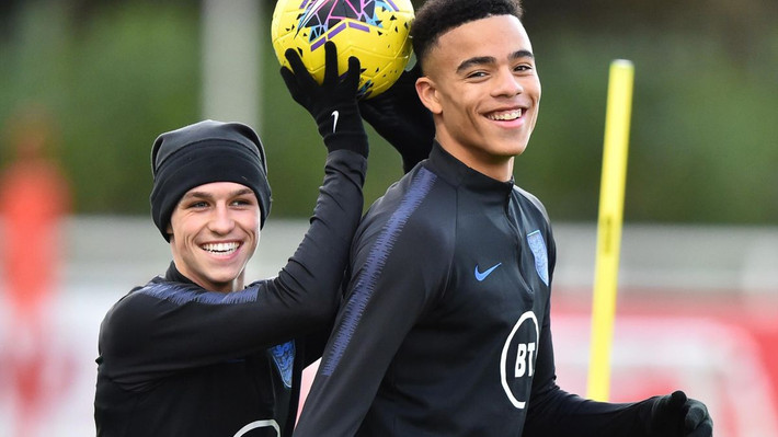 Tháng 9/2020, Foden cùng với Mason Greenwood bị trục xuất khỏi tuyển Anh vì bê bối dẫn gái lạ vào khách sạn nơi "Tam sư" đóng quân. Trước đó một năm, Foden cũng vướng vào nhiều bê bối tình ái khác.