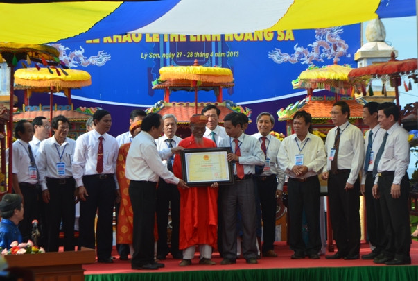 Ngày 29/04/2013, Lễ Khao Lề Thế Lính Hoàng Sa đã được tôn vinh là Di sản văn hóa phi vật thể cấp quốc gia nhằm ghi nhận những đóng góp của ngư dân huyện đảo Lý Sơn vì bờ cõi biên cương của Tổ quốc trong quá khứ, ngày nay và tương lai.