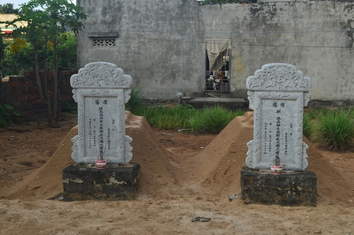 Không ai nhớ rõ tên tuổi cũng như số ngư dân trai tráng Lý Sơn đi Lính Hoàng Sa là bao nhiêu. Theo những vị cao niên trong làng thống kê thì cũng có hàng vạn người từng ra đi, không có nhiều người được may mắn trở về nên thành ra số ít mỗi mộ gió đều được người dân khắc văn bia với tên tuổi rõ ràng…