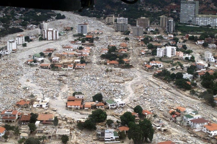 Thảm kịch Vargas, Venezuela: Vào ngày 14/12/1999, mưa xối xả gây ra lũ quét ở vùng ven biển của bang Vargas ở Venezuela. Lũ lụt đã phá hủy thị trấn Caraballeda. Số người chết ước tính vào khoảng từ 10.000 - 30.000. Đây là thảm kịch tồi tệ nhất của Venezuela thời hiện đại.