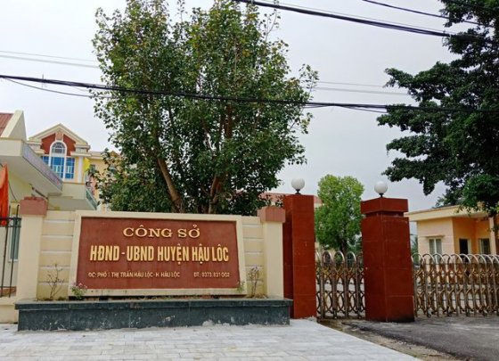 Phó Chủ tịch huyện bị bắt quả tang đang đánh bạc tại trụ sở ủy ban - 1 Phó Chủ tịch huyện bị bắt quả tang đang đánh bạc tại trụ sở ủy ban - 1