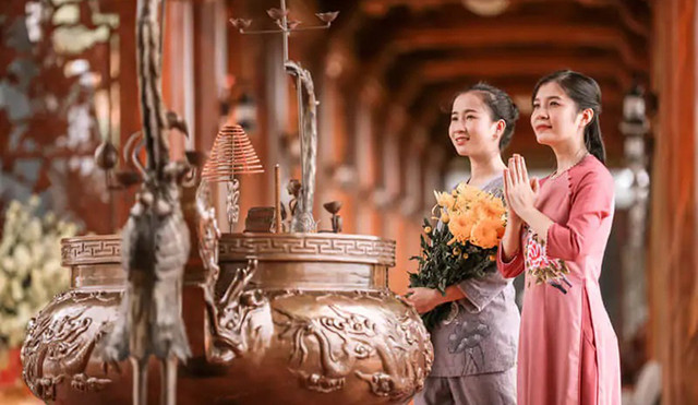 Đi lễ đầu năm, vào đền hay chùa trước, cần chuẩn bị những gì? Di le dau nam, vao den hay chua truoc, can chuan bi nhung gi?