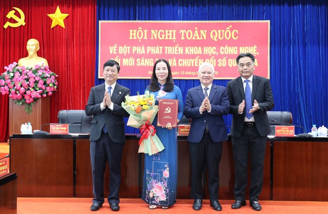 Ban Bí thư Trung ương chỉ định, chuẩn y nhân sự ở 5 tỉnh - Hình 4 Ban Bi thu Trung uong chi dinh, chuan y nhan su o 5 tinh-Hinh-4