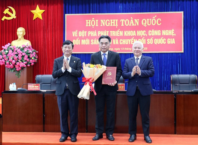 Ban Bí thư Trung ương chỉ định, chuẩn y nhân sự ở 5 tỉnh - Hình 3 Ban Bi thu Trung uong chi dinh, chuan y nhan su o 5 tinh-Hinh-3
