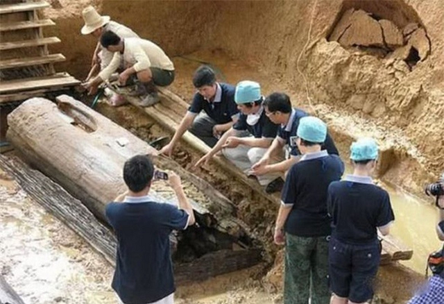 Phá đá phát hiện mộ cổ 46 quan tài phát sáng, giống hệt nhau - Hình 4 Pha da phat hien mo co 46 quan tai phat sang, giong het nhau-Hinh-4