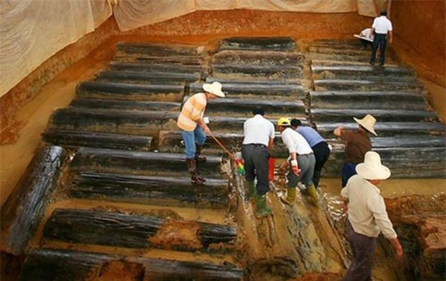 Phá đá phát hiện mộ cổ 46 quan tài phát sáng, giống hệt nhau - Hình 2 Pha da phat hien mo co 46 quan tai phat sang, giong het nhau-Hinh-2