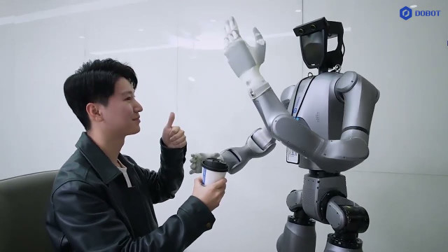 Chiêm ngưỡng robot hình người Atom làm bữa sáng cực cuốn hút - Hình 6 Chiem nguong robot hinh nguoi Atom lam bua sang cuc cuon hut-Hinh-6
