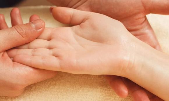 Ai có đường chỉ tay hình tam giác, cả đời giàu sang, phú quý Ai co duong chi tay hinh tam giac, ca doi giau sang, phu quy